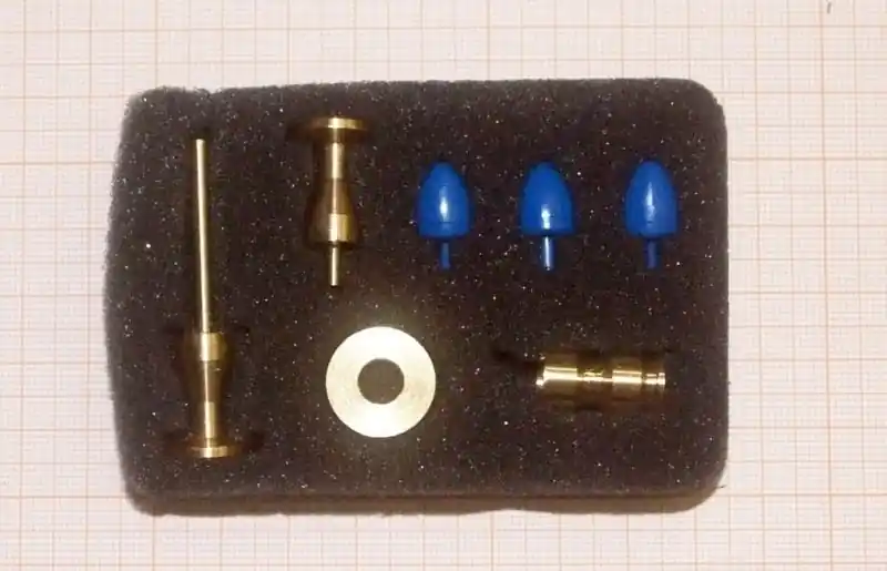 ARAVON‘S BLU - KIT INIZIALE CAL.9X17 (380ACP) - 1 BOSSOLO + 3 PALLE IN GOMMA + ASTA
