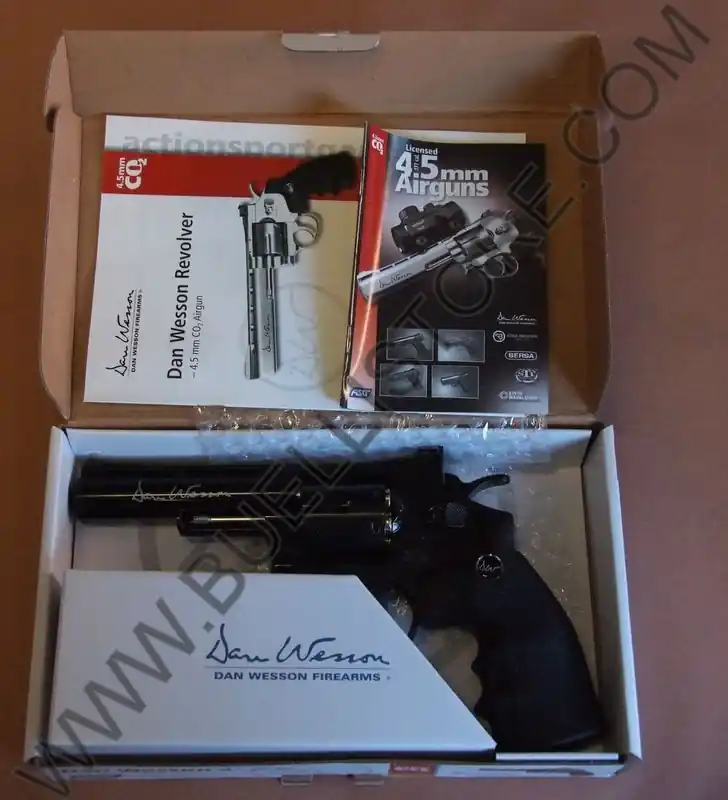 DAN WESSON REVOLVER 4.5