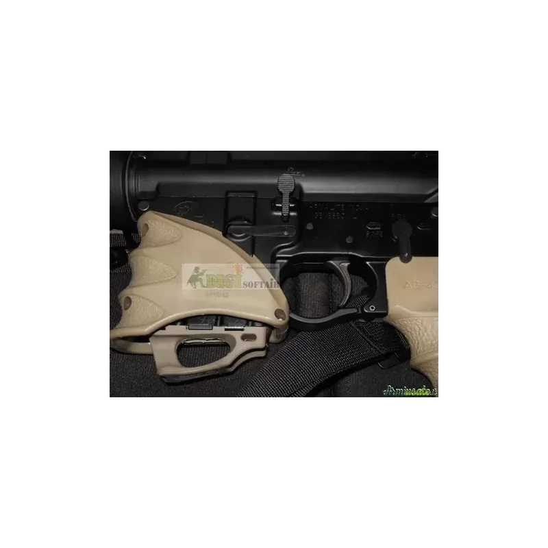 Impugnatura MWG TAN frontale minigonna serie Colt FAB DEFENSE