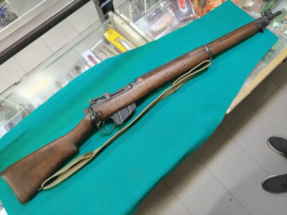 Carabina bolt Action mod. Lee-Enfield No. 4 Mk I "Enfield canadese" anno 1943 cal. 303 British
