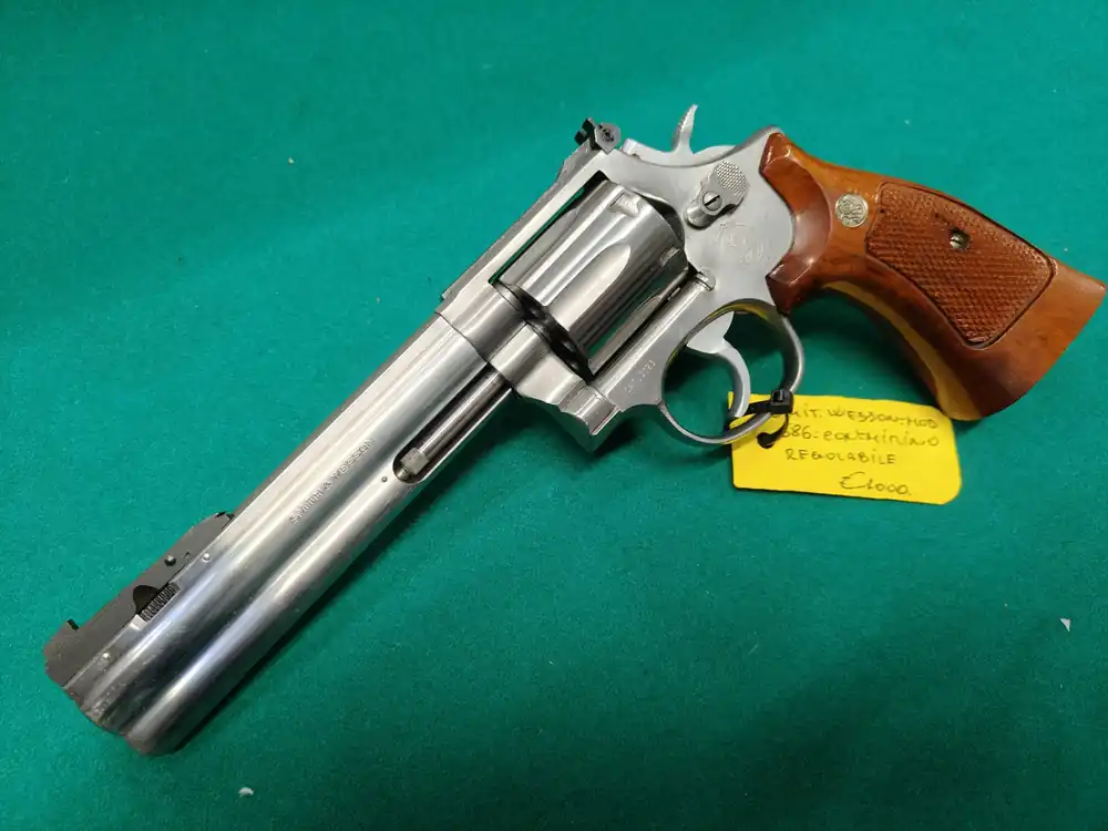 Smith&Wesson revolver mod. 686 canna 6" cal. 357 Mag.