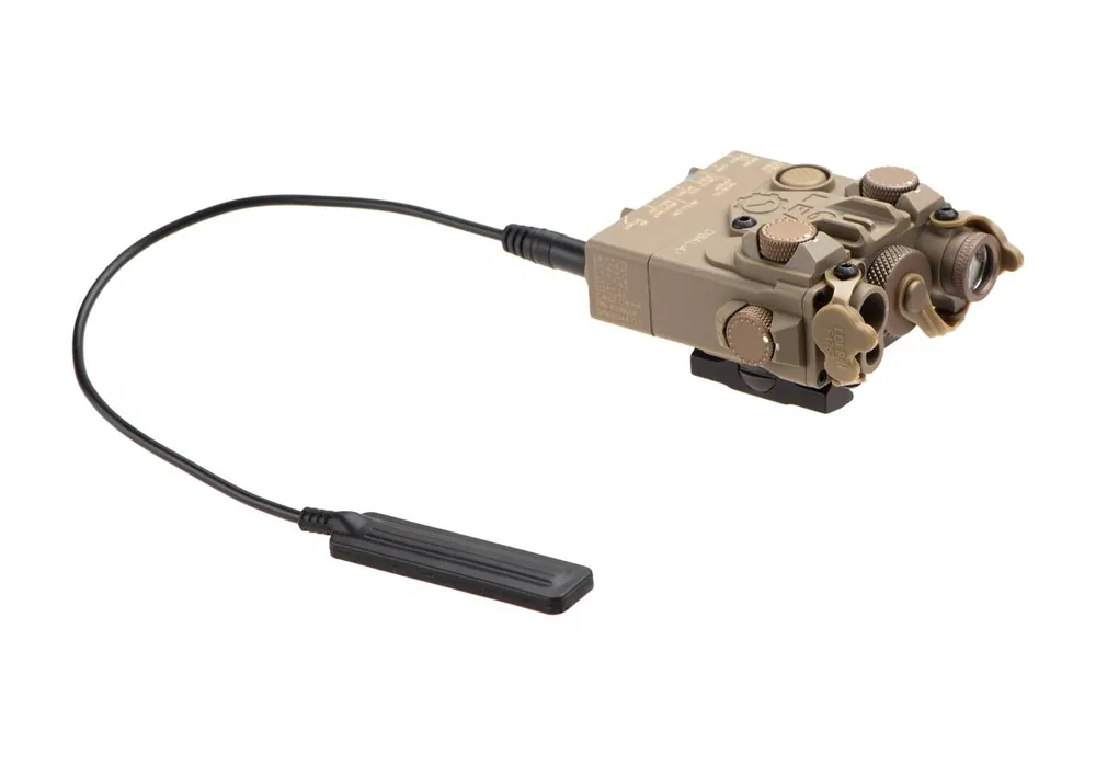 AN/PEQ DBAL-A2 CON TORCIA E PUNTATORE LASER VERDE+IR DARK EARTH ELEMENT