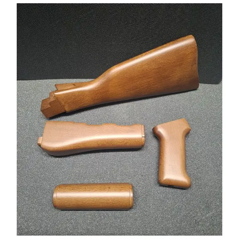 AK-47 Set di Calcio + Asta in Legno